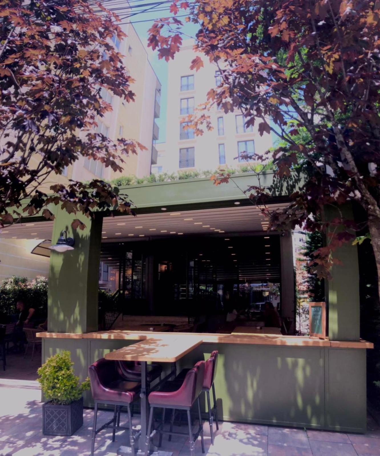 Qama Hotel Pristina Exterior foto